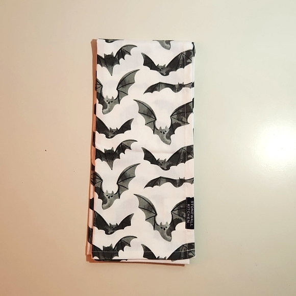 ❤️NWT STONEWALL KITCHEN TEA TOWEL BATS - HALLOWEEN DECORATION DECOR - Picture 2 of 9